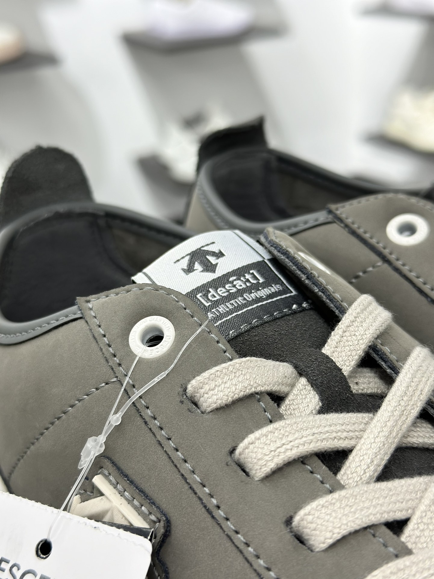 180 DESCENTE CHRON LTR 迪桑特皮面系带舒适百搭防滑耐磨低帮生活休闲鞋