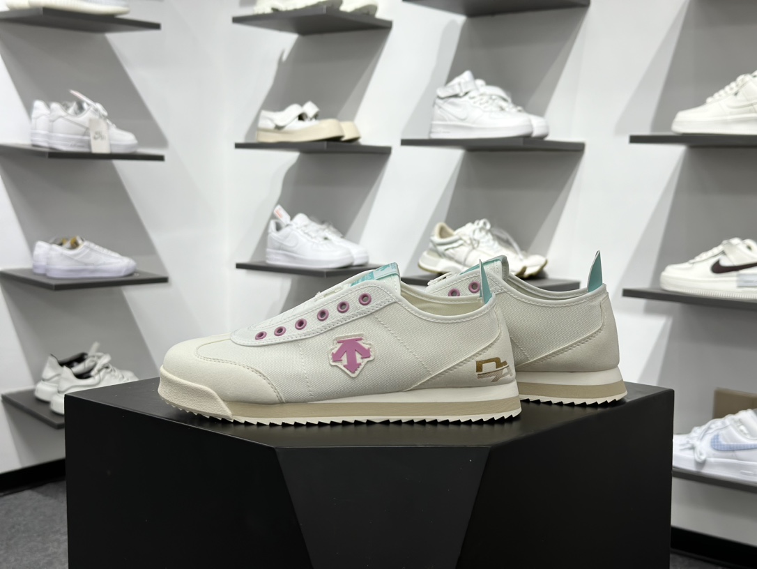 160 迪桑特/Descente Chron Tempo Slip-On 时间节奏系列复古经典百搭一脚蹬松紧带休闲帆布慢跑鞋