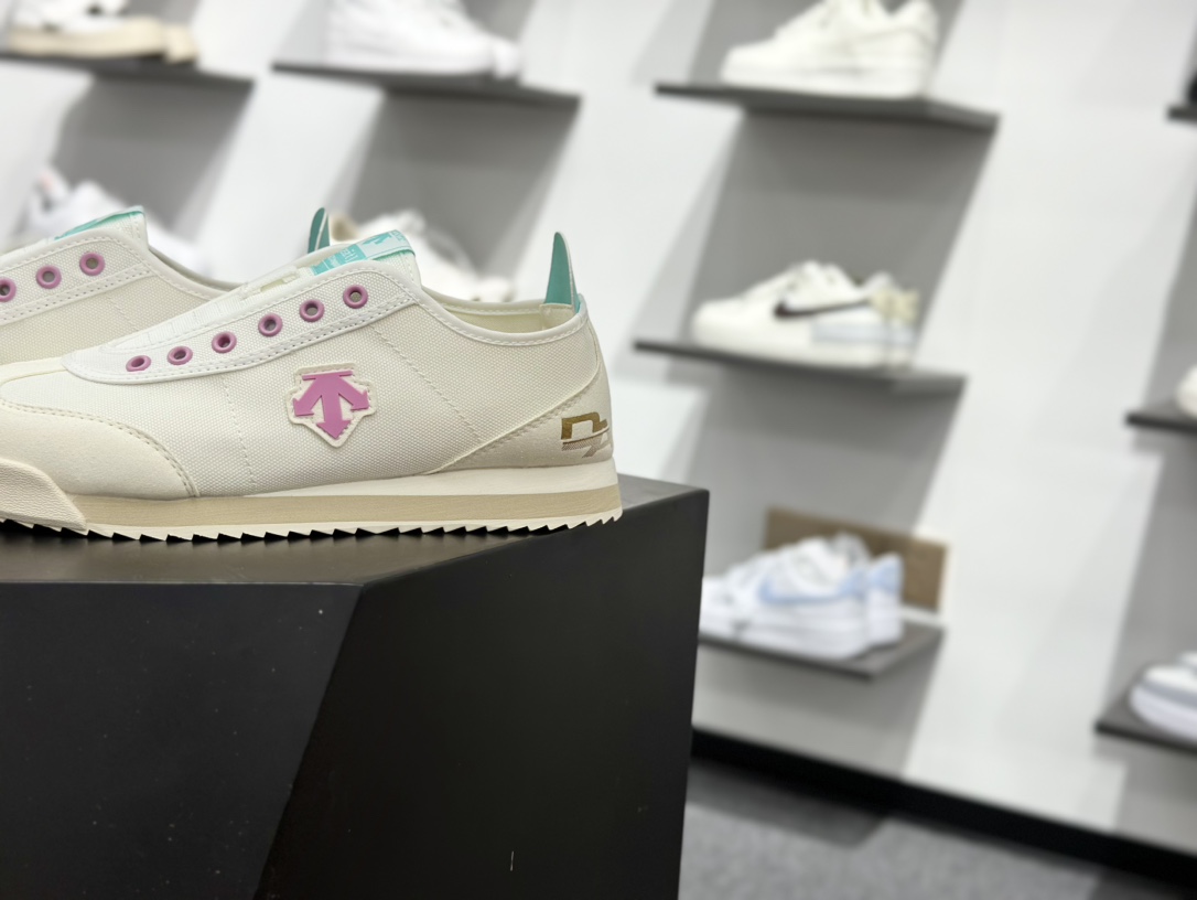 160 迪桑特/Descente Chron Tempo Slip-On 时间节奏系列复古经典百搭一脚蹬松紧带休闲帆布慢跑鞋