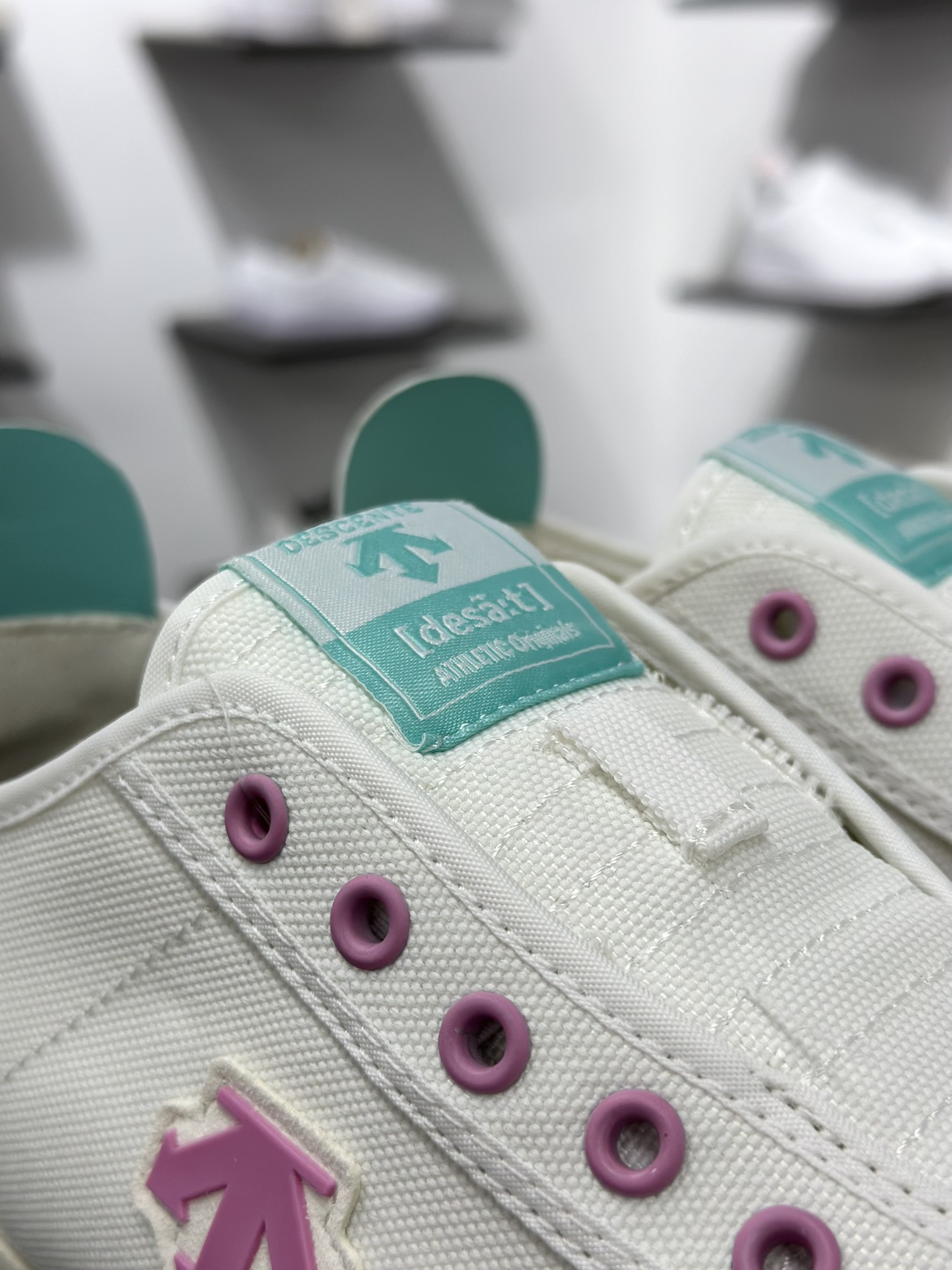 160 迪桑特/Descente Chron Tempo Slip-On 时间节奏系列复古经典百搭一脚蹬松紧带休闲帆布慢跑鞋