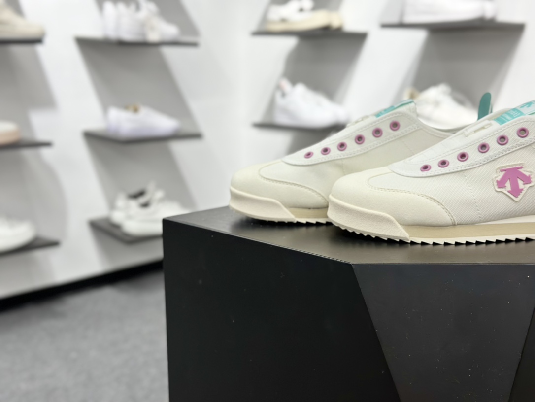 160 迪桑特/Descente Chron Tempo Slip-On 时间节奏系列复古经典百搭一脚蹬松紧带休闲帆布慢跑鞋