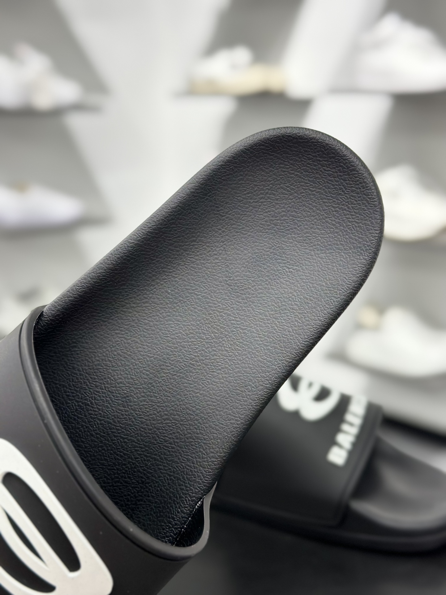 180 这双Balenciaga拖鞋夏日潮流新风向标