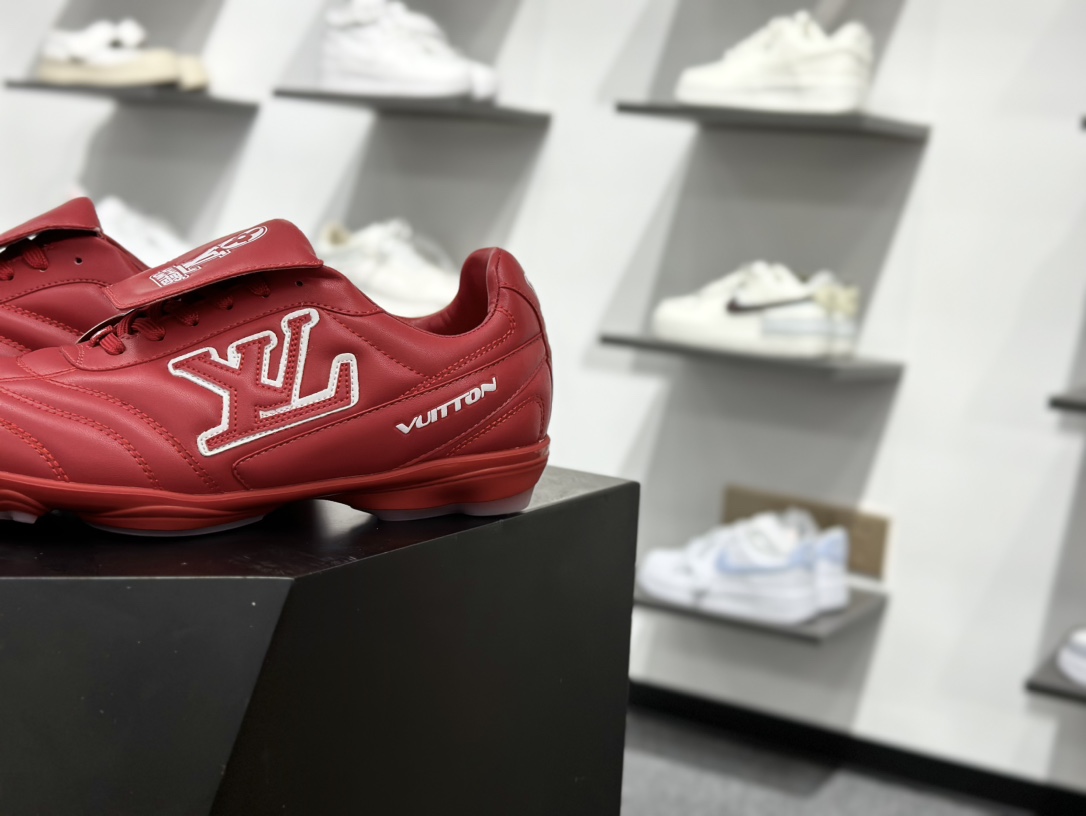 360 Louis Vuttion LV 路易威登情侣款运动鞋 足球鞋 1AHDON