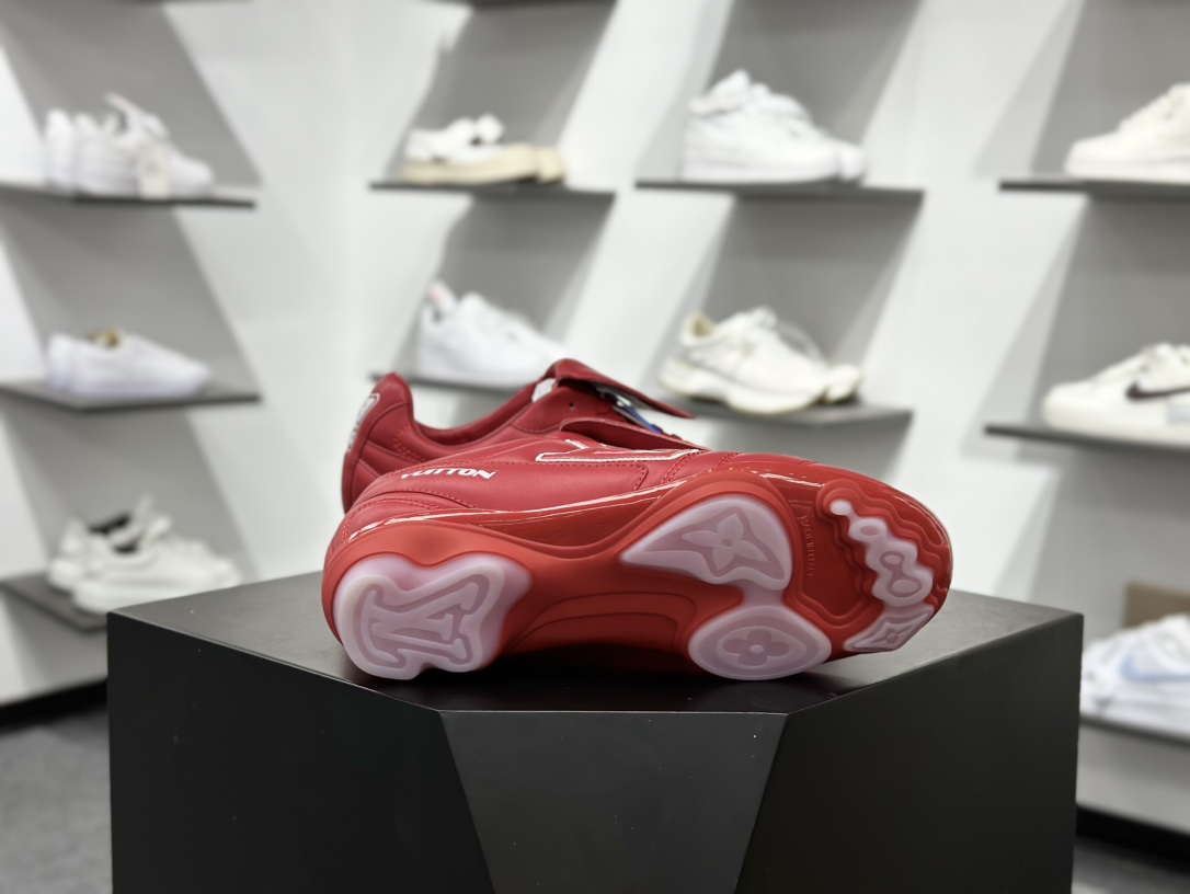 360 Louis Vuttion LV 路易威登情侣款运动鞋 足球鞋 1AHDON