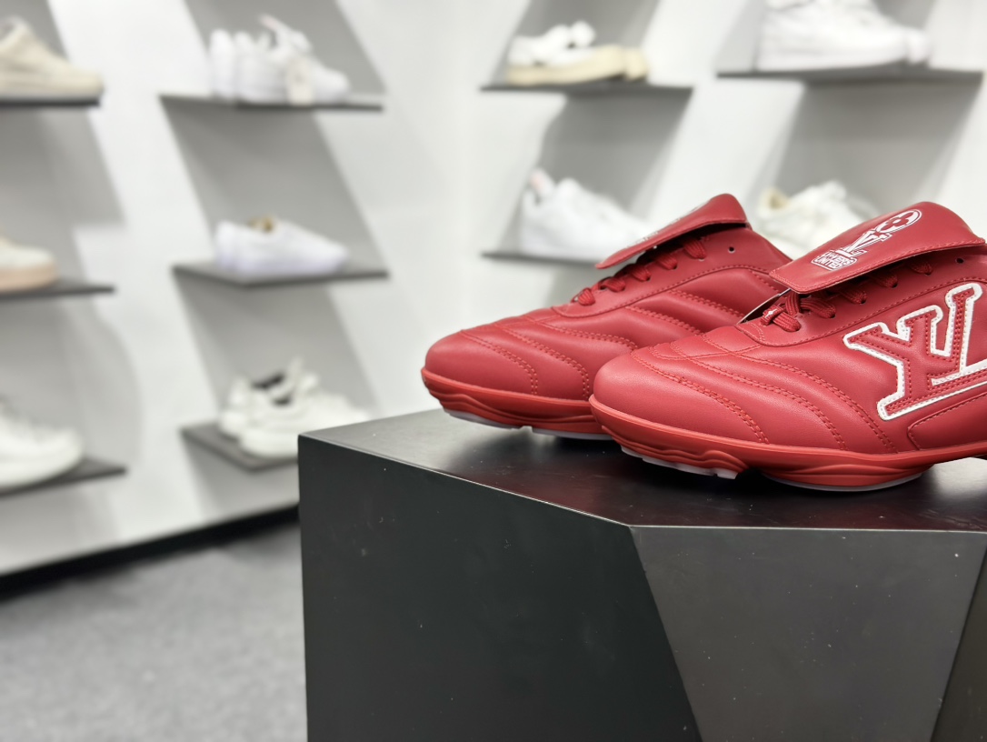 360 Louis Vuttion LV 路易威登情侣款运动鞋 足球鞋 1AHDON