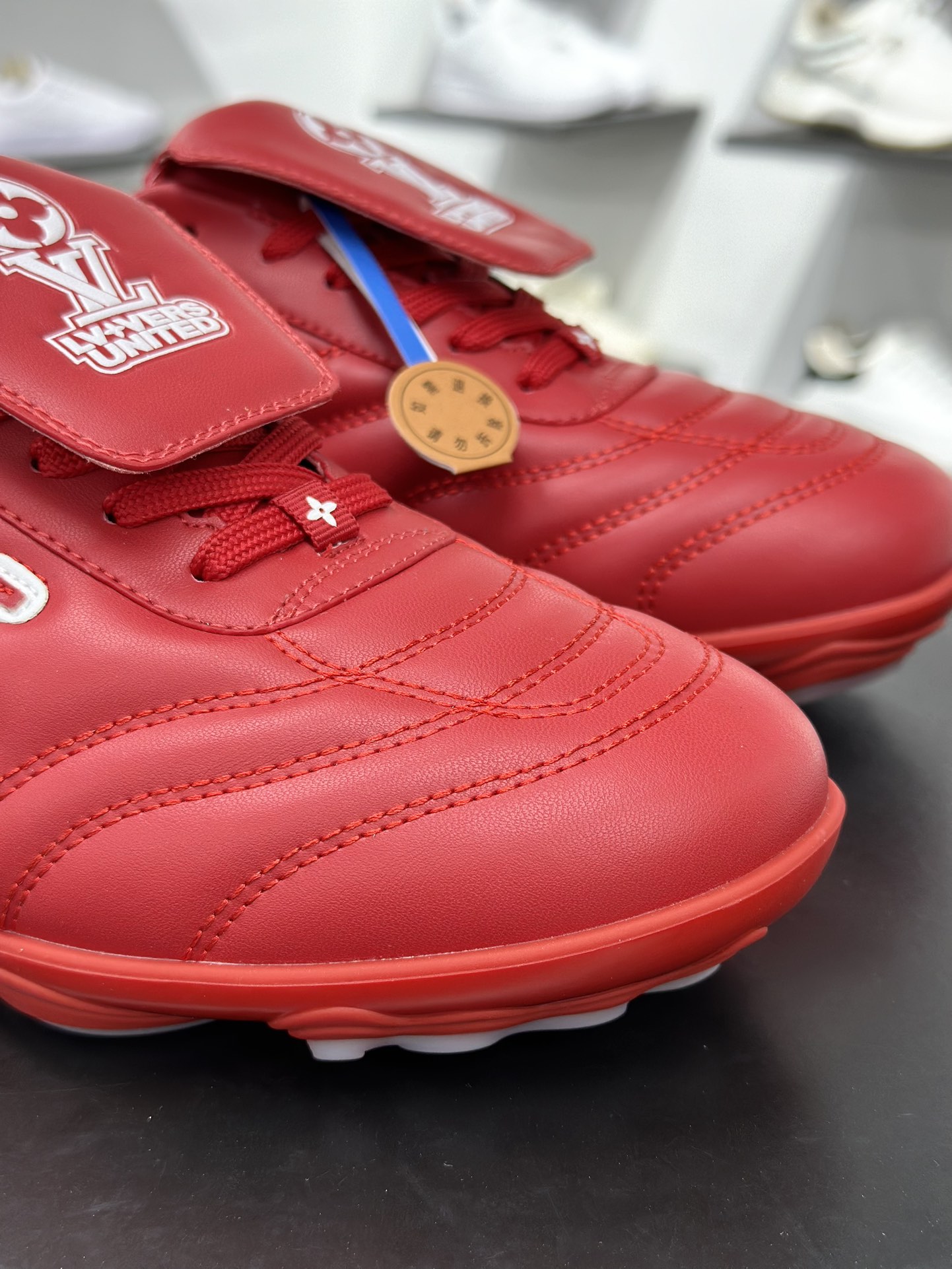 360 Louis Vuttion LV 路易威登情侣款运动鞋 足球鞋 1AHDON