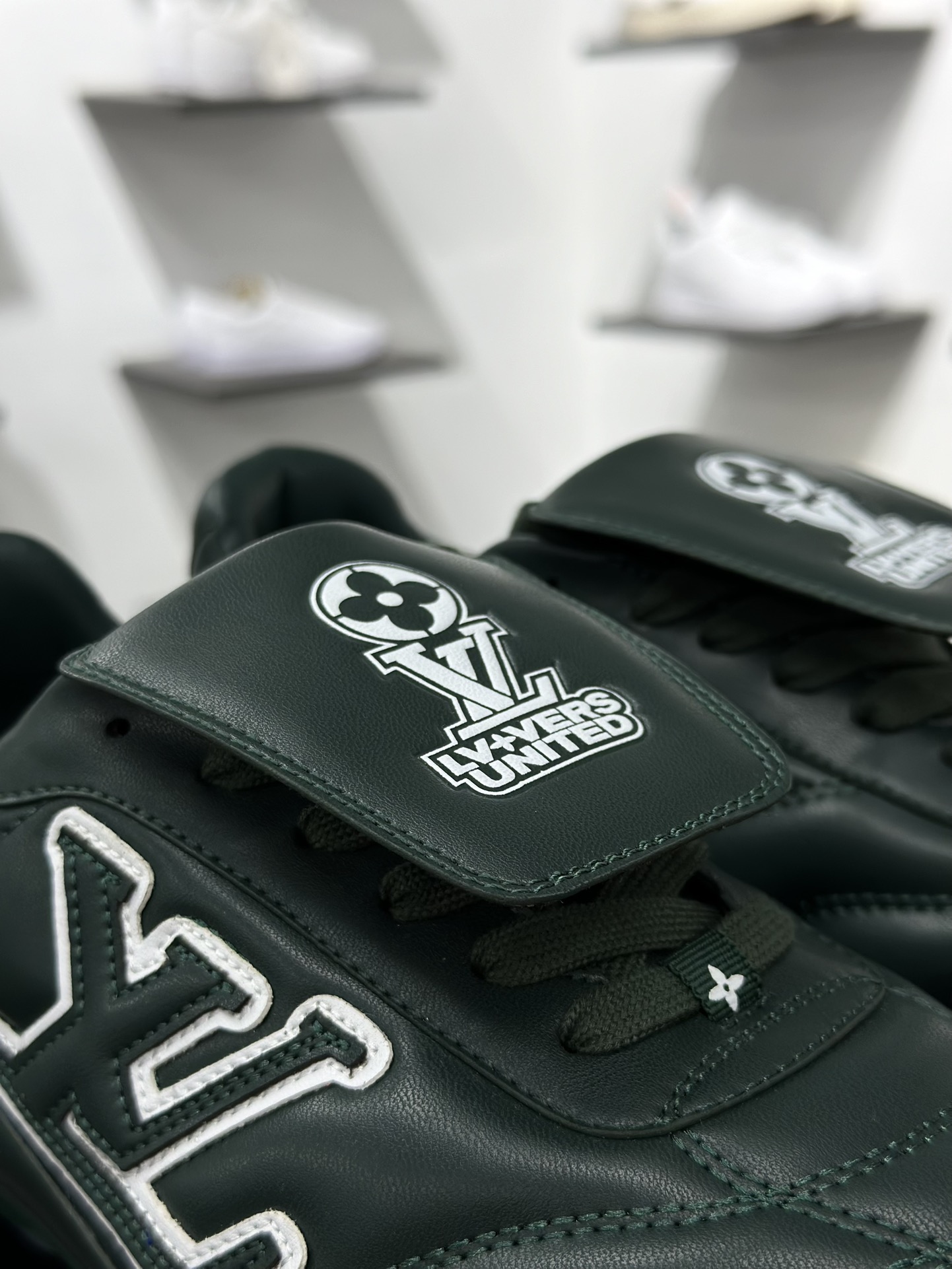 360 Louis Vuttion LV 路易威登情侣款运动鞋 足球鞋 1AHDPT-Chinese UA Cheap High Quatity Brand Clothes Bags handbags Sneakers wholesale wholesaler seller from China Factory suppliers Fashion Clothing Shoes best Quality Beautiful Price 360 Louis Vuttion LV 路易威登情侣款运动鞋 足球鞋 1AHDPT