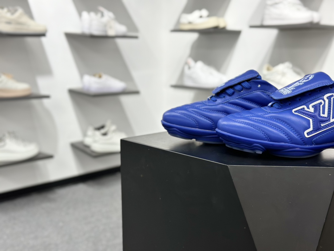 360 Louis Vuttion LV 路易威登情侣款运动鞋 足球鞋 1AHDP2