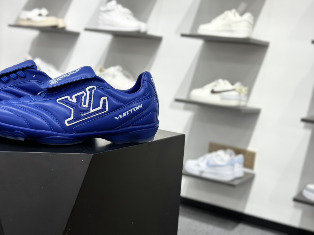 360 Louis Vuttion LV 路易威登情侣款运动鞋 足球鞋 1AHDP2