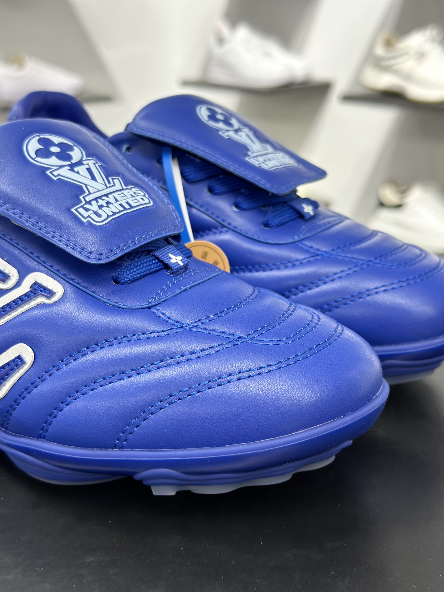 360 Louis Vuttion LV 路易威登情侣款运动鞋 足球鞋 1AHDP2