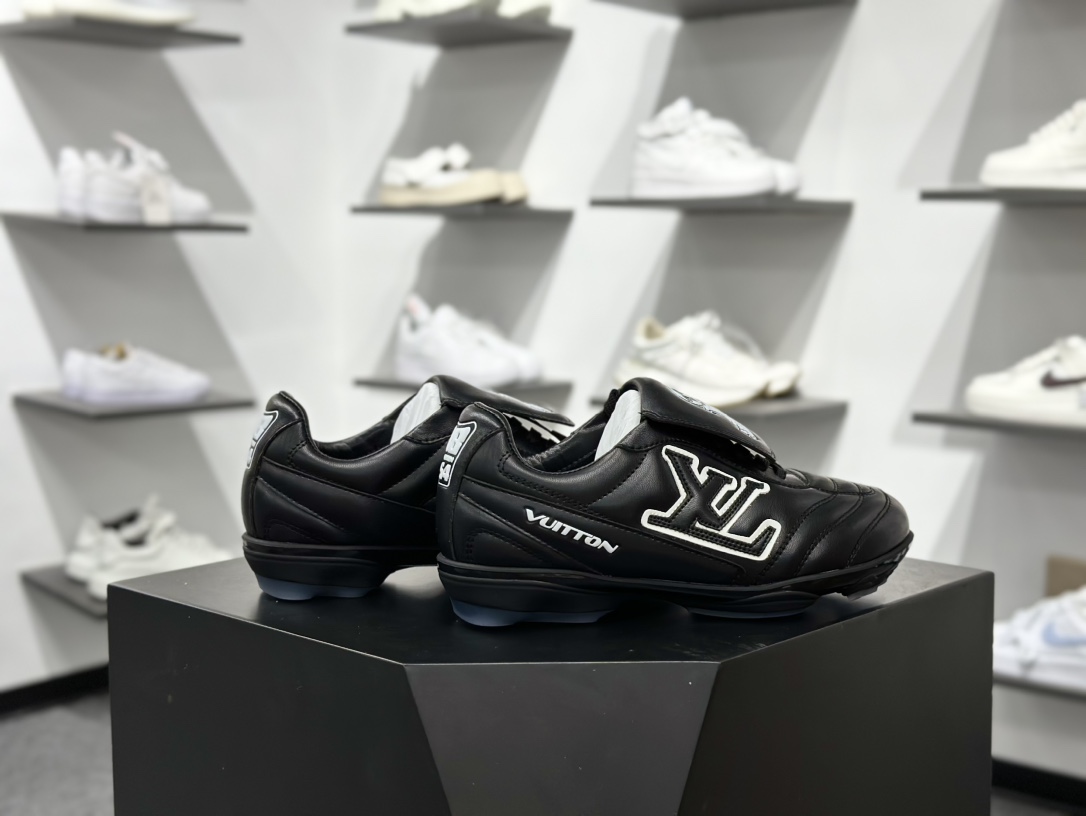 360 Louis Vuttion LV 路易威登情侣款运动鞋 足球鞋 1AHDRD