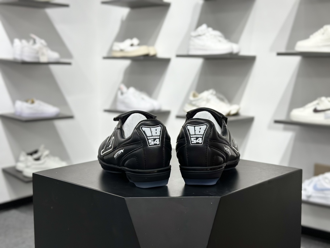 360 Louis Vuttion LV 路易威登情侣款运动鞋 足球鞋 1AHDRD