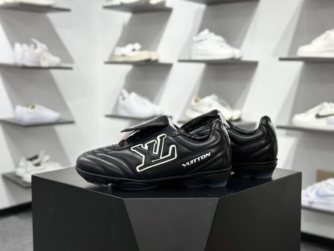 360 Louis Vuttion LV 路易威登情侣款运动鞋 足球鞋 1AHDRD