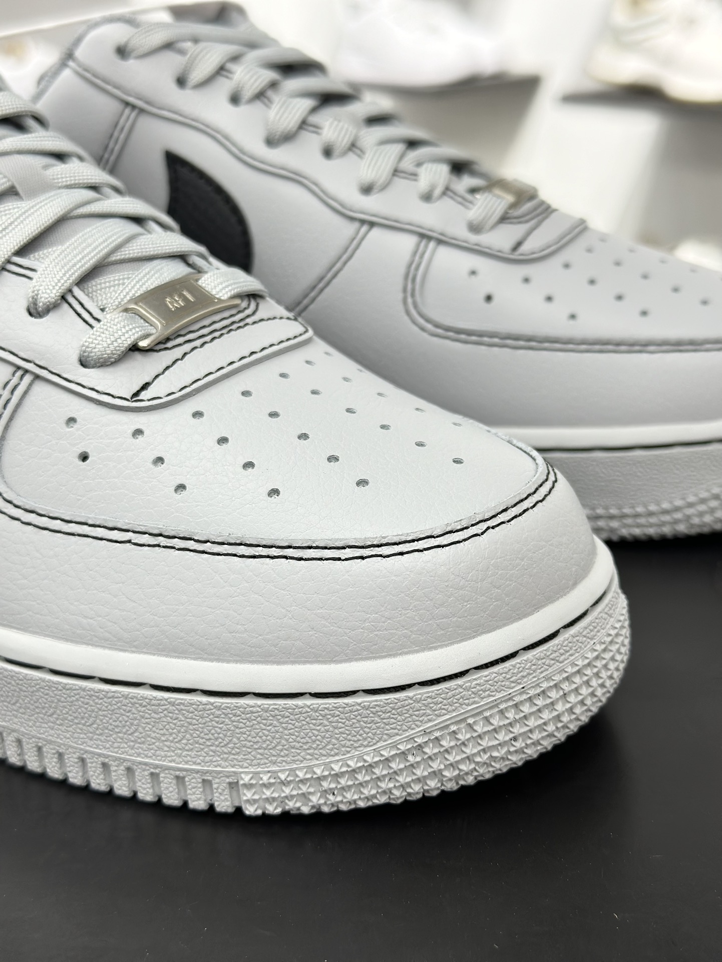 200 Air Force 1 '07 Low 灰黑色 HQ2037-004