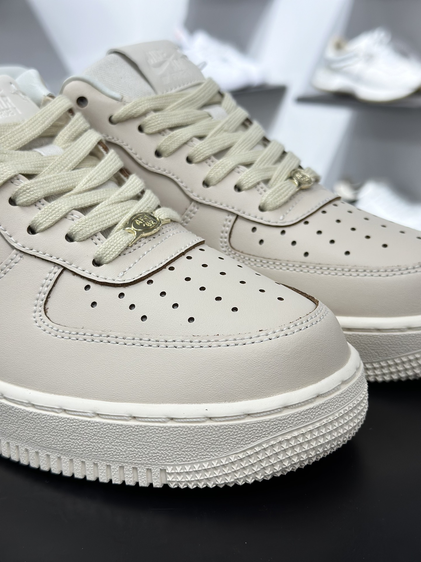 200 Air Force 1 '07 Low 浅米色 IB8865-221