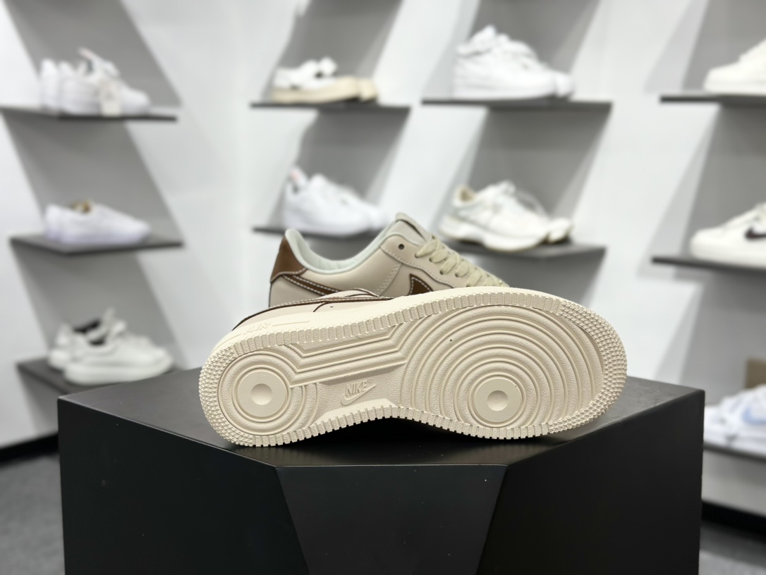200 Air Force 1 '07 Low 浅米色 IB8865-221