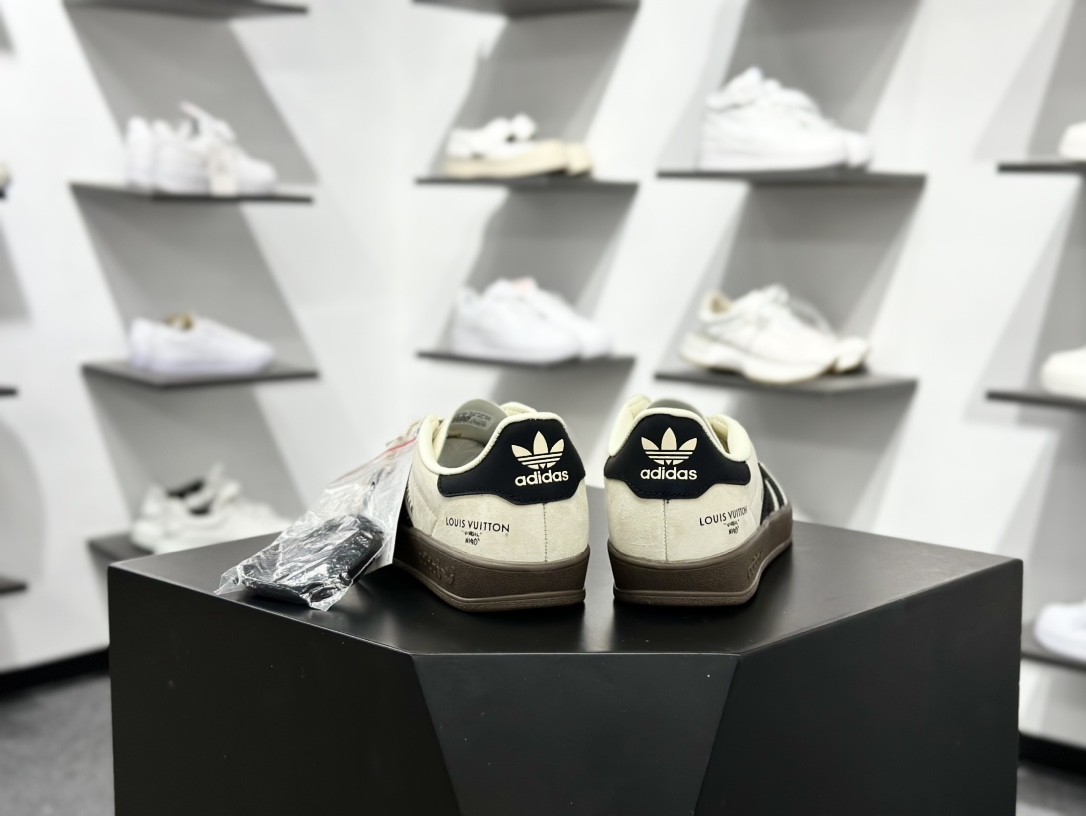 220 Louis Vuitton x adidas 卡布奇诺 SC9207-724