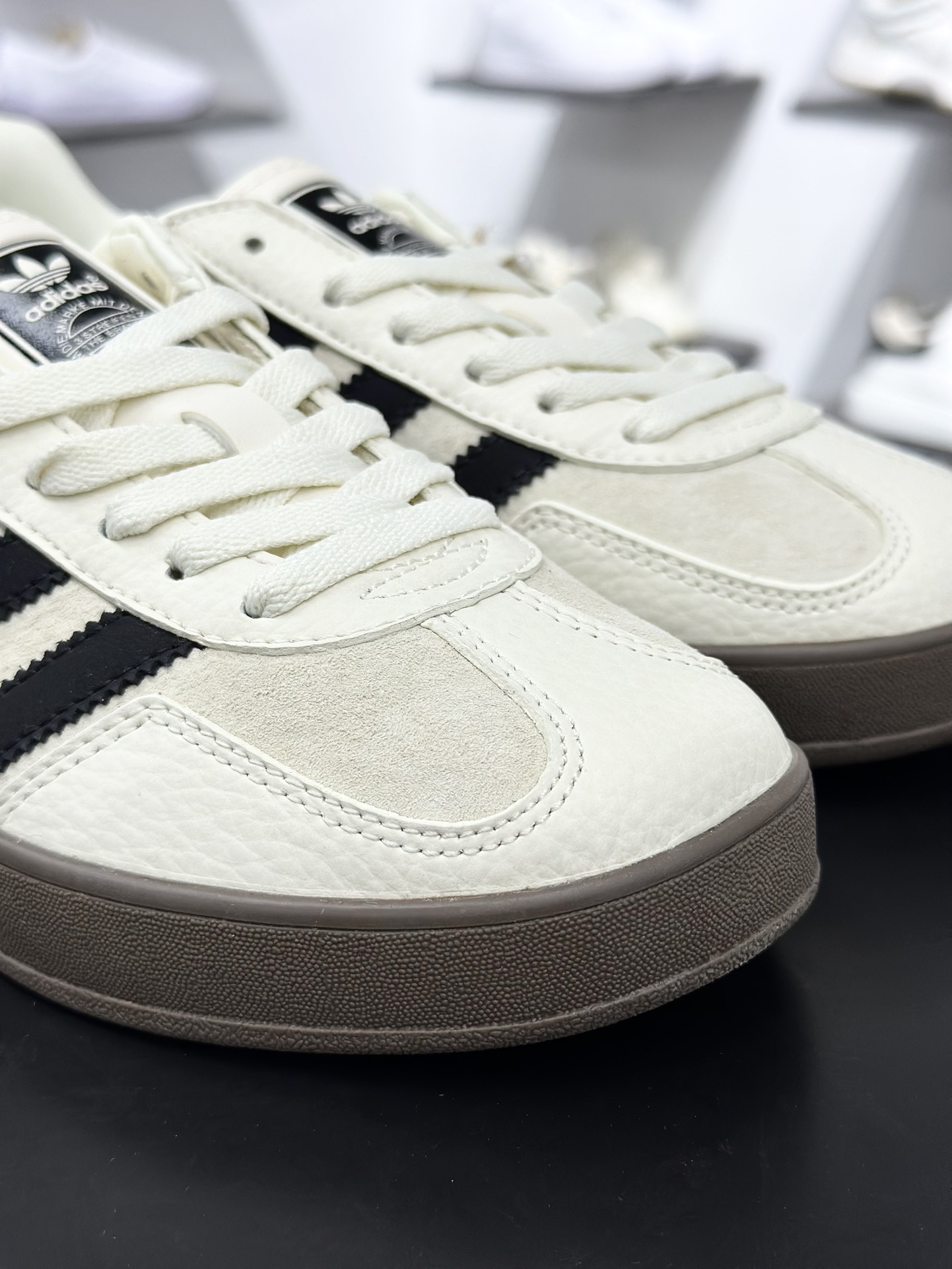 220 Louis Vuitton x adidas 卡布奇诺 SC9207-724