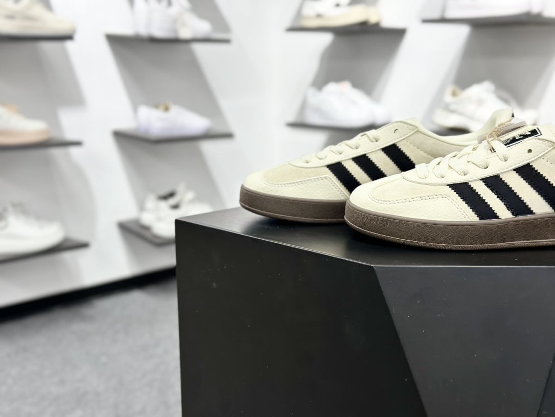 220 Louis Vuitton x adidas 卡布奇诺 SC9207-724