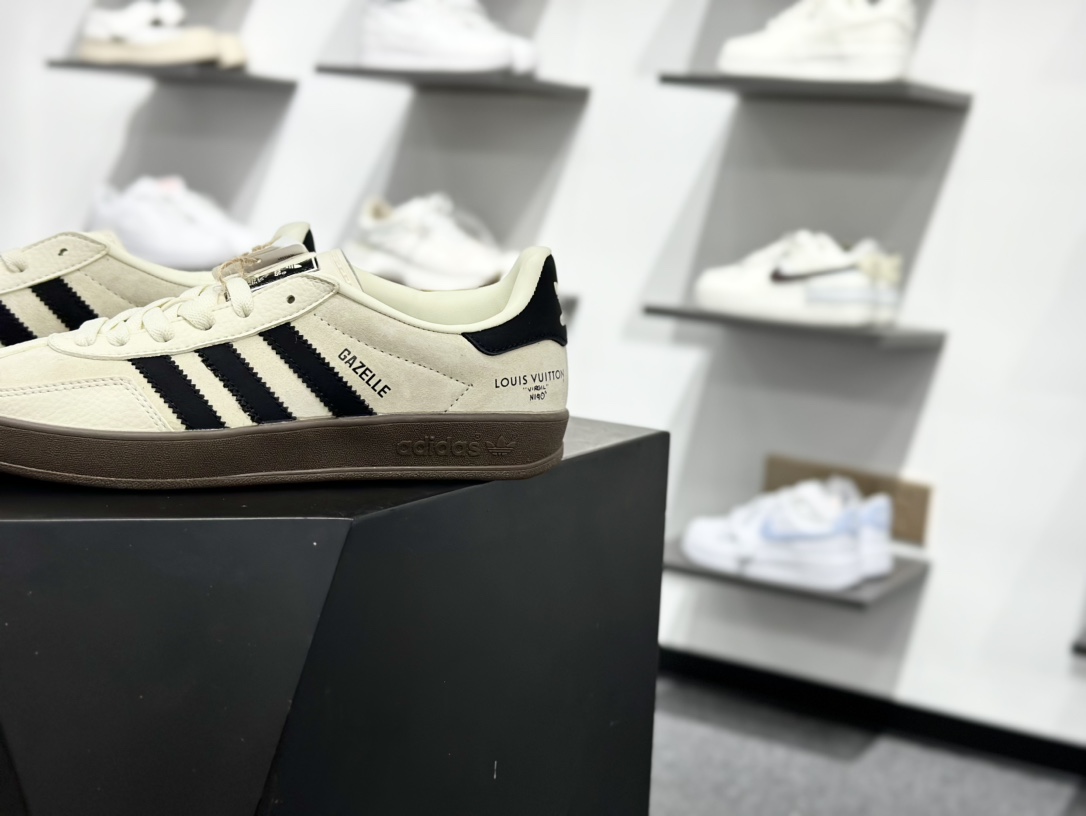 220 Louis Vuitton x adidas 卡布奇诺 SC9207-724