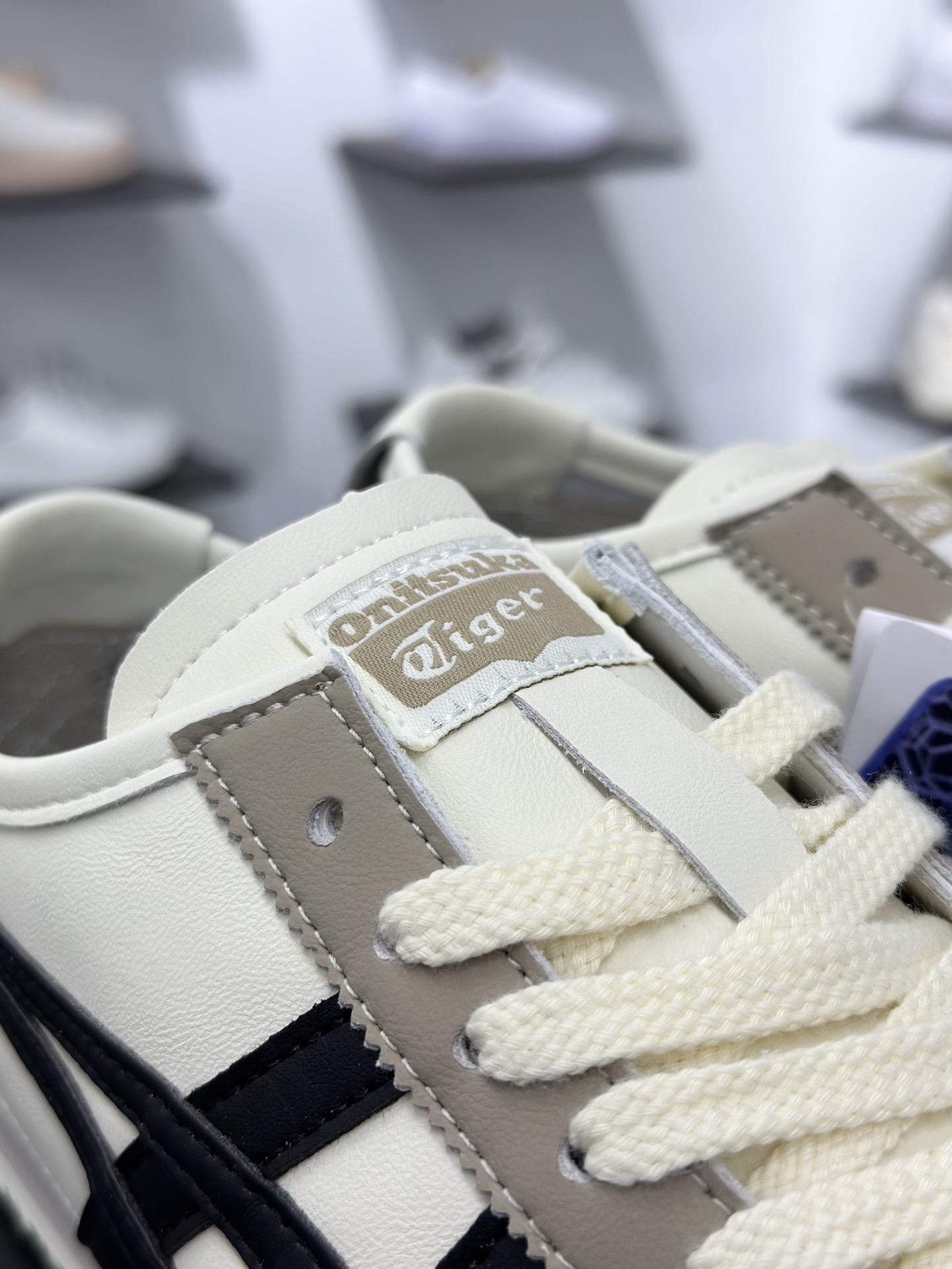 140 鬼塚虎/Onitsuka Tiger Mexico 66 复古经典百搭一脚蹬休闲运动鞋 1183C102-752-Chinese UA Cheap High Quatity Brand Clothes Bags handbags Sneakers wholesale wholesaler seller from China Factory suppliers Fashion Clothing Shoes best Quality Beautiful Price 140 鬼塚虎/Onitsuka Tiger Mexico 66 复古经典百搭一脚蹬休闲运动鞋 1183C102-752