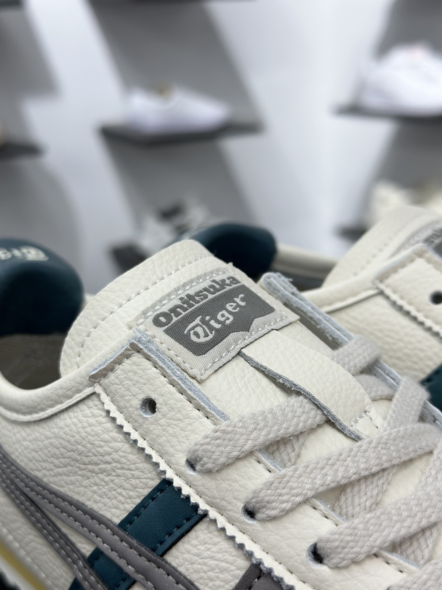 140 鬼塚虎/Onitsuka Tiger Mexico 66 复古经典百搭一脚蹬休闲运动鞋 1183B771-117-Chinese UA Cheap High Quatity Brand Clothes Bags handbags Sneakers wholesale wholesaler seller from China Factory suppliers Fashion Clothing Shoes best Quality Beautiful Price 140 鬼塚虎/Onitsuka Tiger Mexico 66 复古经典百搭一脚蹬休闲运动鞋 1183B771-117