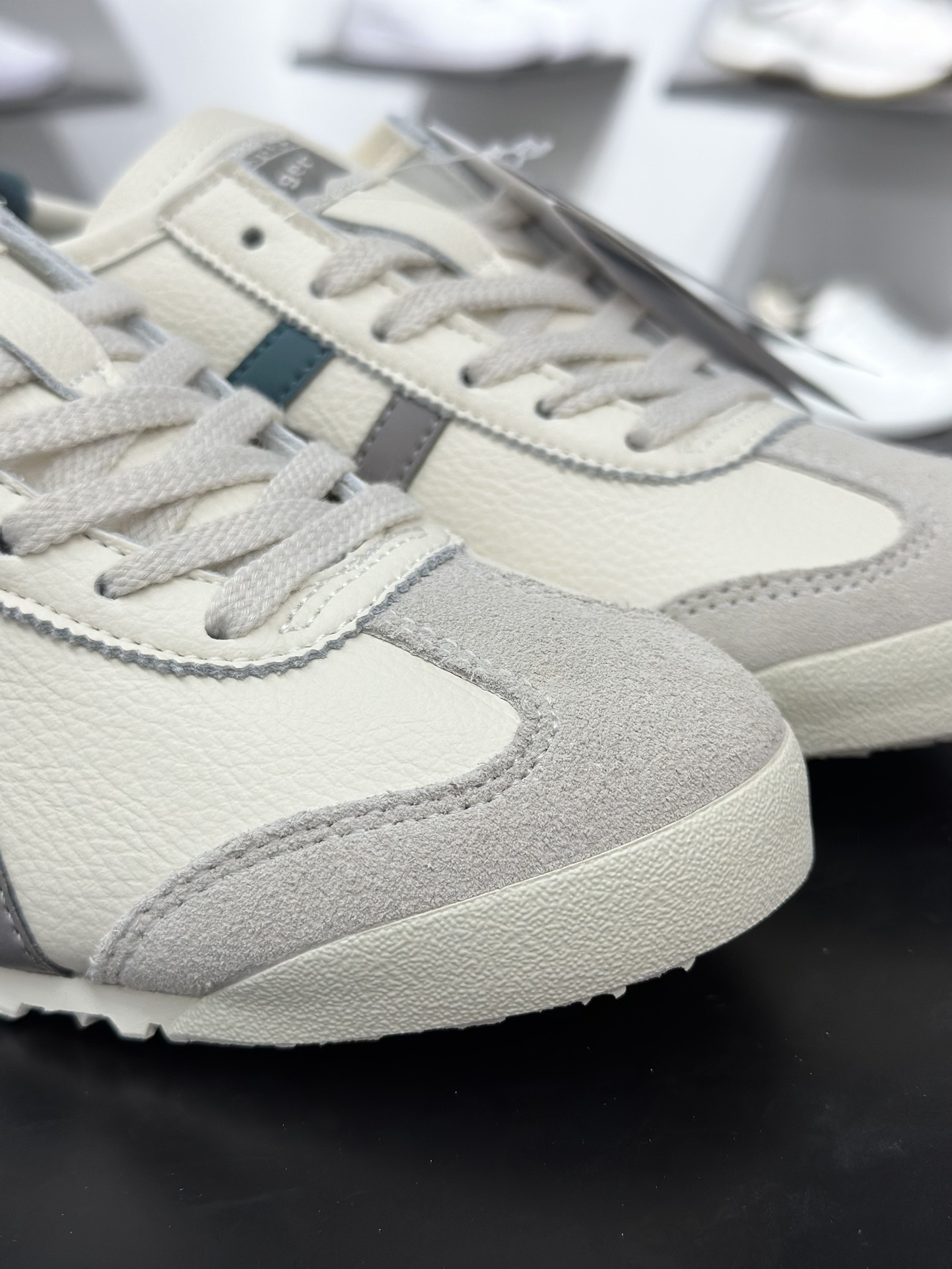 140 鬼塚虎/Onitsuka Tiger Mexico 66 复古经典百搭一脚蹬休闲运动鞋 1183B771-117-Chinese UA Cheap High Quatity Brand Clothes Bags handbags Sneakers wholesale wholesaler seller from China Factory suppliers Fashion Clothing Shoes best Quality Beautiful Price 140 鬼塚虎/Onitsuka Tiger Mexico 66 复古经典百搭一脚蹬休闲运动鞋 1183B771-117