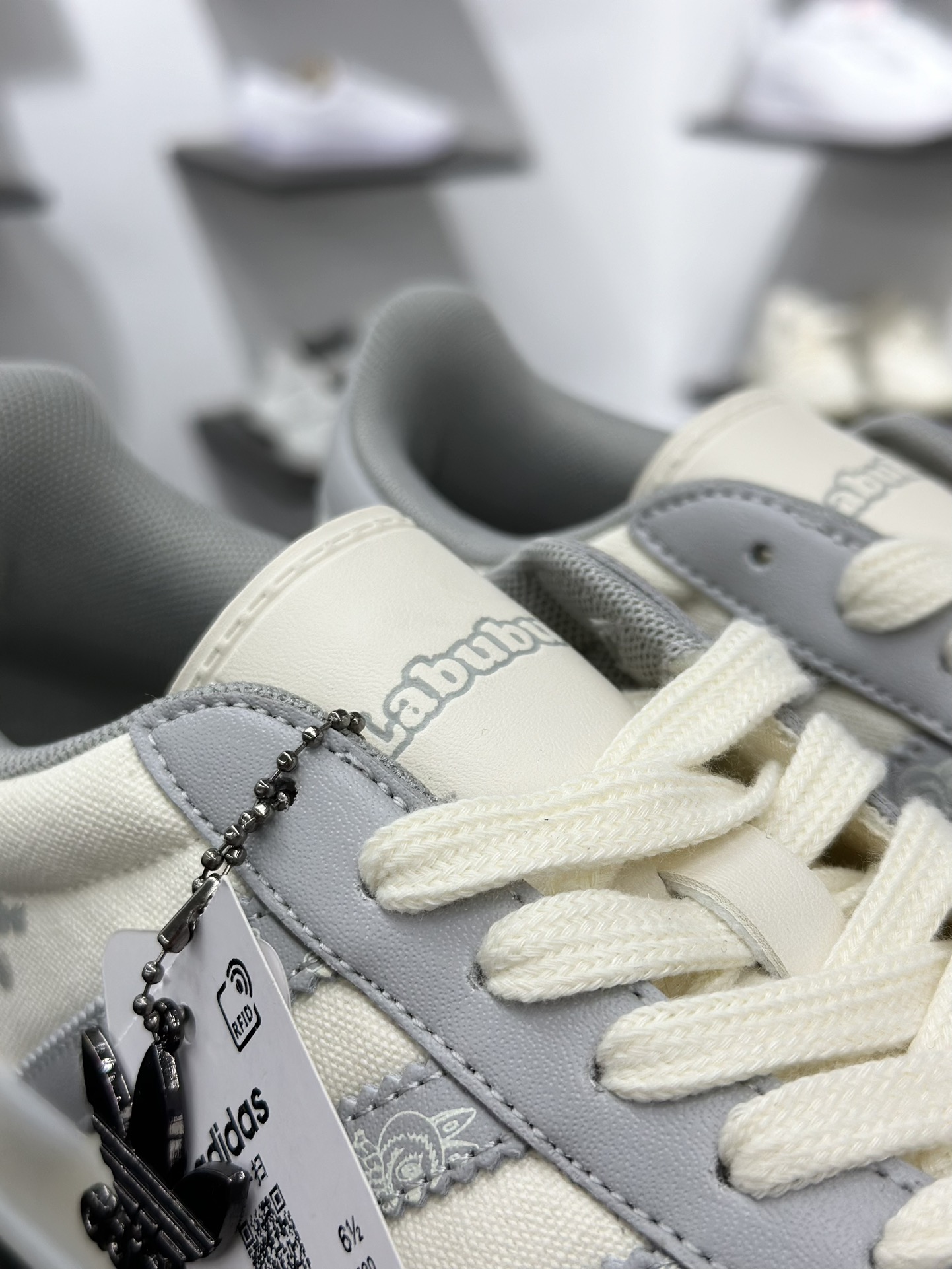 260 adidas originals Samba OG 灰白拉布布桑巴舞系列复古经典轻便板鞋 DM1234-015-Chinese UA Cheap High Quatity Brand Clothes Bags handbags Sneakers wholesale wholesaler seller from China Factory suppliers Fashion Clothing Shoes best Quality Beautiful Price 260 adidas originals Samba OG 灰白拉布布桑巴舞系列复古经典轻便板鞋 DM1234-015