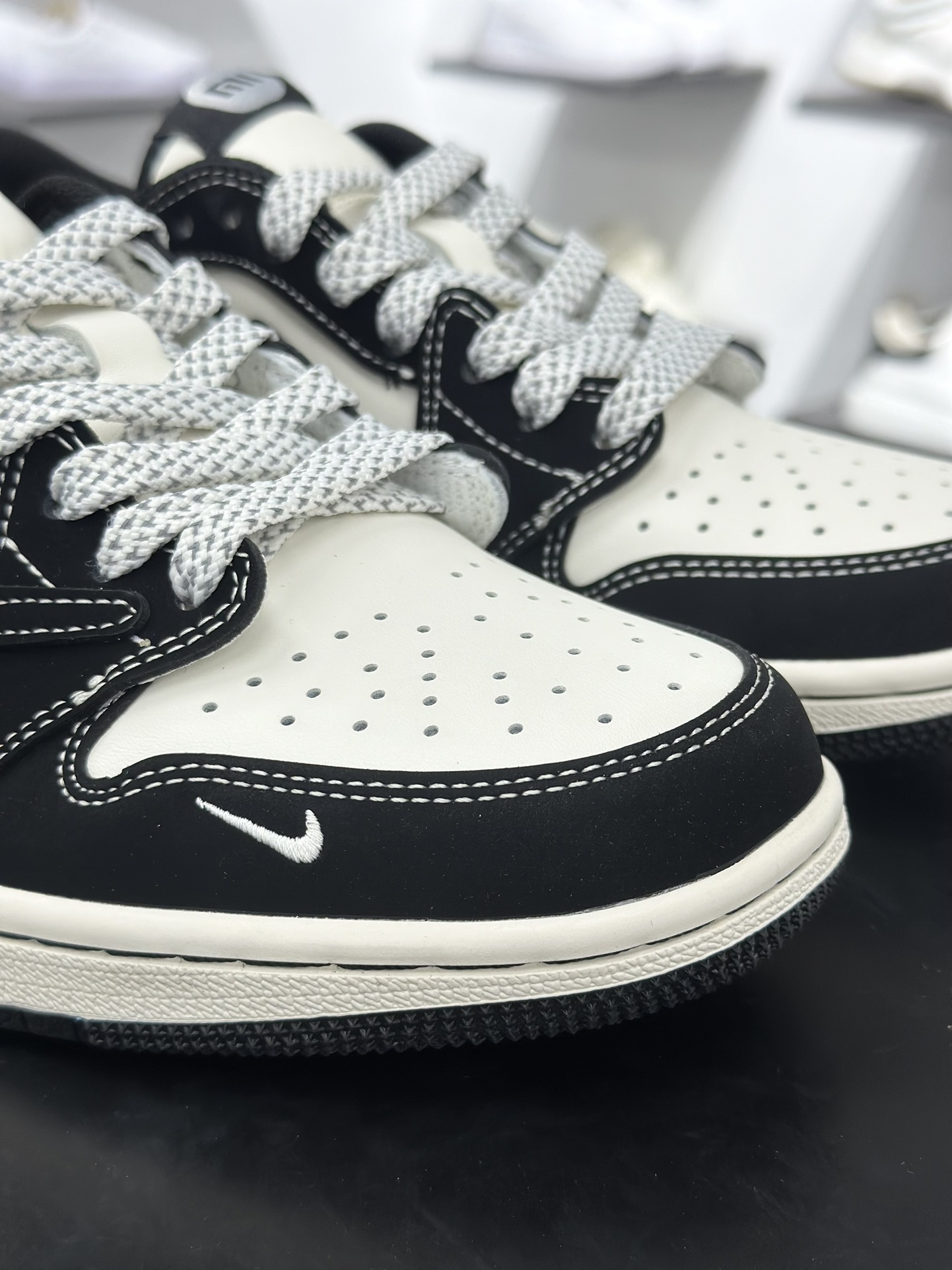 280 Fragment x Travis Scott x 小米SU7 Air Jordan 1 Low 三方联名倒钩 XX3168-189-Chinese UA Cheap High Quatity Brand Clothes Bags handbags Sneakers wholesale wholesaler seller from China Factory suppliers Fashion Clothing Shoes best Quality Beautiful Price 280 Fragment x Travis Scott x 小米SU7 Air Jordan 1 Low 三方联名倒钩 XX3168-189