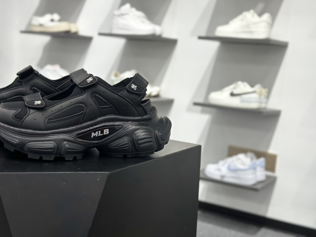 180 New York Yankees x MLB Winner Chunky Mask优胜者系列玛丽珍风厚底老爹风魔术贴镂空休闲运动慢凉鞋 3ASDW0153-Chinese UA Cheap High Quatity Brand Clothes Bags handbags Sneakers wholesale wholesaler seller from China Factory suppliers Fashion Clothing Shoes best Quality Beautiful Price 180 New York Yankees x MLB Winner Chunky Mask优胜者系列玛丽珍风厚底老爹风魔术贴镂空休闲运动慢凉鞋 3ASDW0153