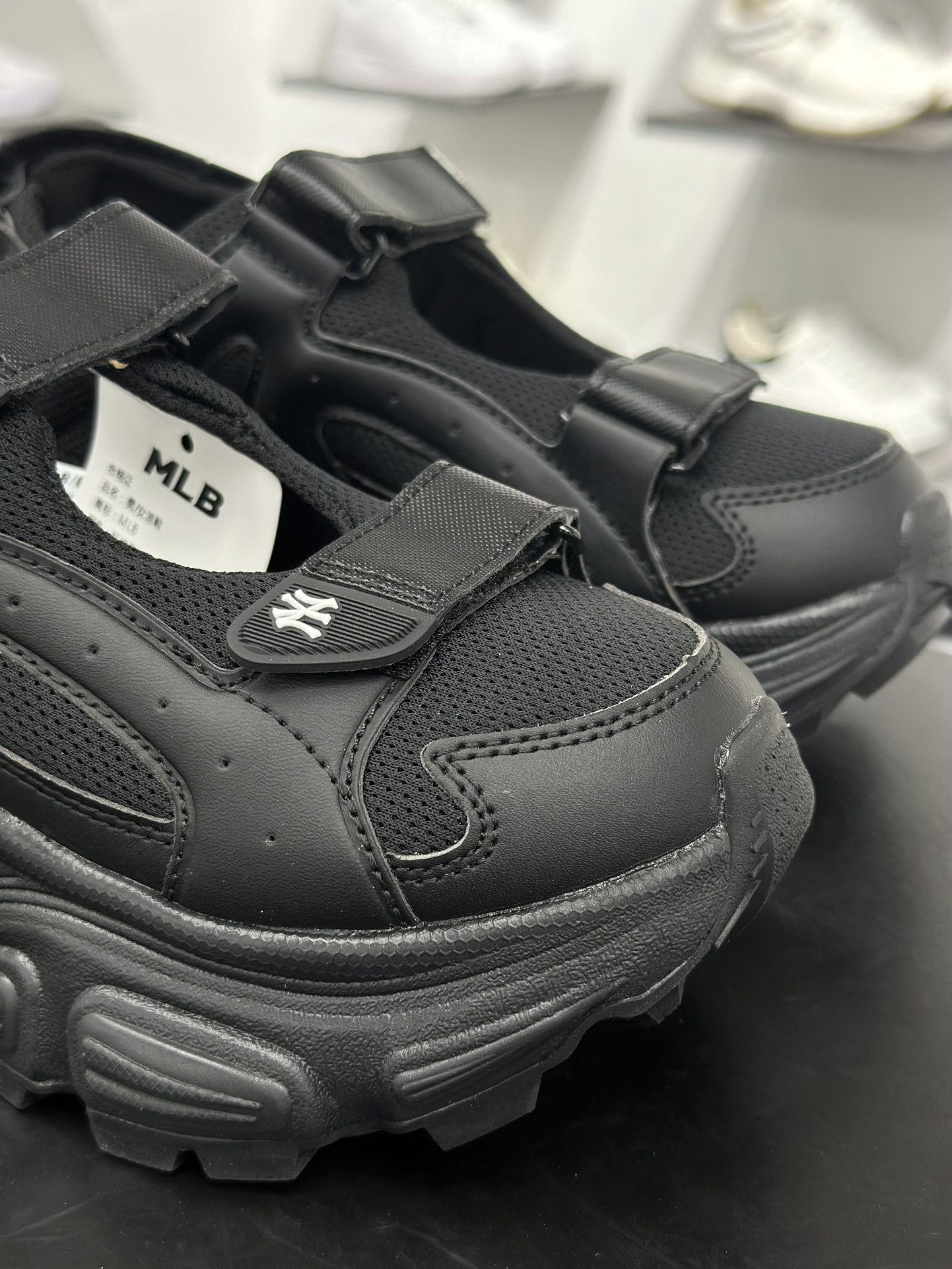 180 New York Yankees x MLB Winner Chunky Mask优胜者系列玛丽珍风厚底老爹风魔术贴镂空休闲运动慢凉鞋 3ASDW0153-Chinese UA Cheap High Quatity Brand Clothes Bags handbags Sneakers wholesale wholesaler seller from China Factory suppliers Fashion Clothing Shoes best Quality Beautiful Price 180 New York Yankees x MLB Winner Chunky Mask优胜者系列玛丽珍风厚底老爹风魔术贴镂空休闲运动慢凉鞋 3ASDW0153