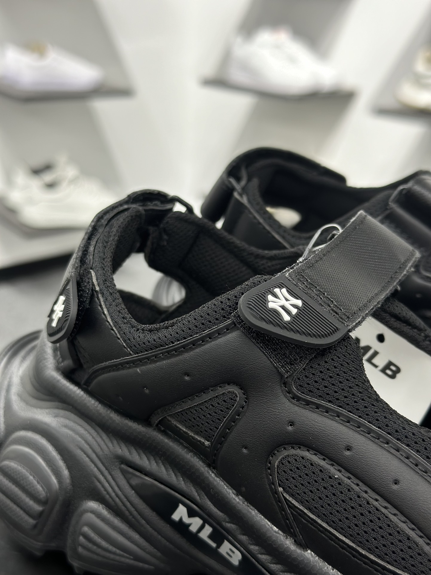 180 New York Yankees x MLB Winner Chunky Mask优胜者系列玛丽珍风厚底老爹风魔术贴镂空休闲运动慢凉鞋 3ASDW0153-Chinese UA Cheap High Quatity Brand Clothes Bags handbags Sneakers wholesale wholesaler seller from China Factory suppliers Fashion Clothing Shoes best Quality Beautiful Price 180 New York Yankees x MLB Winner Chunky Mask优胜者系列玛丽珍风厚底老爹风魔术贴镂空休闲运动慢凉鞋 3ASDW0153