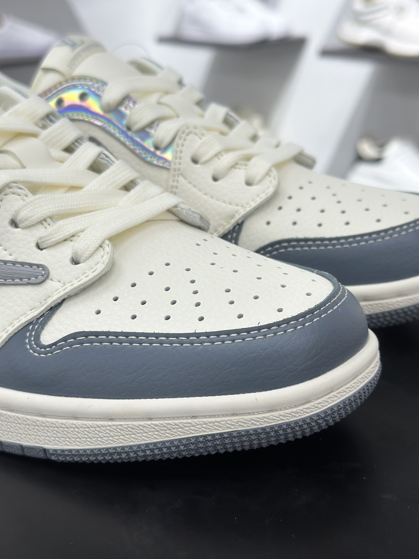 280 Fragment x Travis Scott x LV Air Jordan 1 Low 三方联名倒钩 全新的三方联名低帮倒钩 XS7089-615-Chinese UA Cheap High Quatity Brand Clothes Bags handbags Sneakers wholesale wholesaler seller from China Factory suppliers Fashion Clothing Shoes best Quality Beautiful Price 280 Fragment x Travis Scott x LV Air Jordan 1 Low 三方联名倒钩 全新的三方联名低帮倒钩 XS7089-615