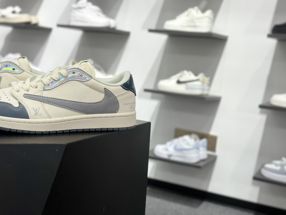 280 Fragment x Travis Scott x LV Air Jordan 1 Low 三方联名倒钩 全新的三方联名低帮倒钩 XS7089-615-Chinese UA Cheap High Quatity Brand Clothes Bags handbags Sneakers wholesale wholesaler seller from China Factory suppliers Fashion Clothing Shoes best Quality Beautiful Price 280 Fragment x Travis Scott x LV Air Jordan 1 Low 三方联名倒钩 全新的三方联名低帮倒钩 XS7089-615