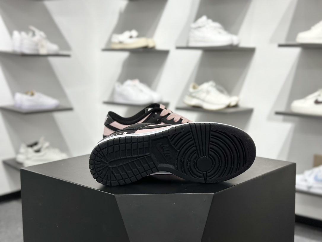 240 Nike SB Dunk Low 黑粉色 低帮休闲板鞋 CW1590-100-Chinese UA Cheap High Quatity Brand Clothes Bags handbags Sneakers wholesale wholesaler seller from China Factory suppliers Fashion Clothing Shoes best Quality Beautiful Price 240 Nike SB Dunk Low 黑粉色 低帮休闲板鞋 CW1590-100