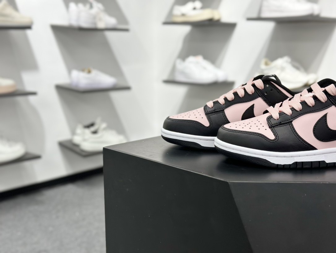 240 Nike SB Dunk Low 黑粉色 低帮休闲板鞋 CW1590-100-Chinese UA Cheap High Quatity Brand Clothes Bags handbags Sneakers wholesale wholesaler seller from China Factory suppliers Fashion Clothing Shoes best Quality Beautiful Price 240 Nike SB Dunk Low 黑粉色 低帮休闲板鞋 CW1590-100