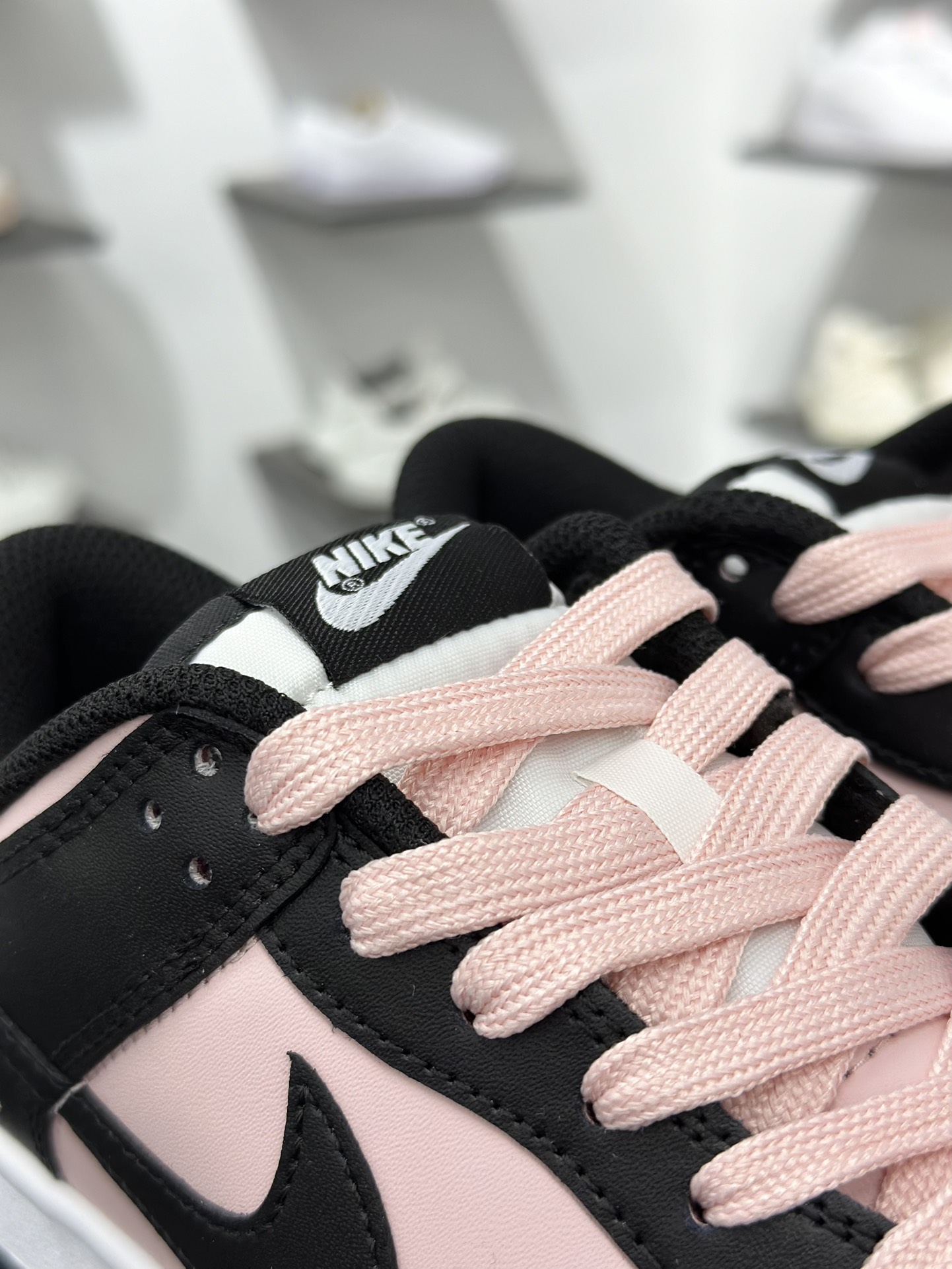 240 Nike SB Dunk Low 黑粉色 低帮休闲板鞋 CW1590-100-Chinese UA Cheap High Quatity Brand Clothes Bags handbags Sneakers wholesale wholesaler seller from China Factory suppliers Fashion Clothing Shoes best Quality Beautiful Price 240 Nike SB Dunk Low 黑粉色 低帮休闲板鞋 CW1590-100