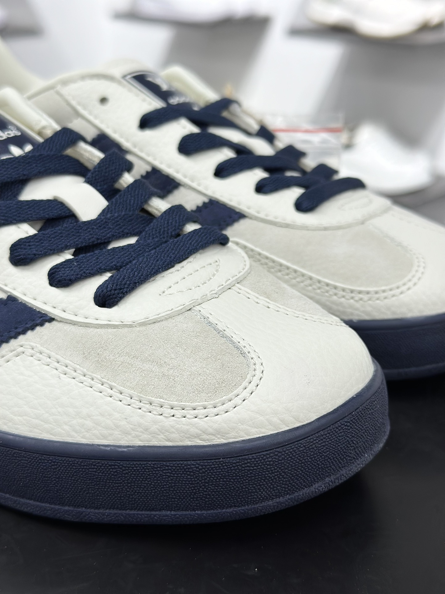 220 Adidas三叶草SAMBA OG x Louis Vuitton 白蓝 休闲板鞋 SC9207-725-Chinese  UA Cheap High Quatity Brand  Clothes Bags handbags Sneakers wholesale wholesaler seller from China Factory suppliers Fashion Clothing  Shoes best Quality Beautiful Price  220 Adidas三叶草SAMBA OG x Louis Vuitton 白蓝 休闲板鞋 SC9207-725