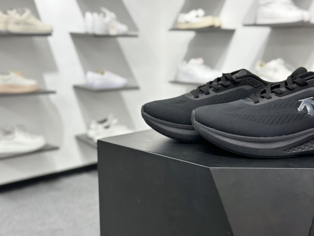 200 裸鞋圈最强 迪桑特DESCENTE 黑色 SQ113RRN14-BLK0-Chinese UA Cheap High Quatity Brand Clothes Bags handbags Sneakers wholesale wholesaler seller from China Factory suppliers Fashion Clothing Shoes best Quality Beautiful Price 200 裸鞋圈最强 迪桑特DESCENTE 黑色 SQ113RRN14-BLK0