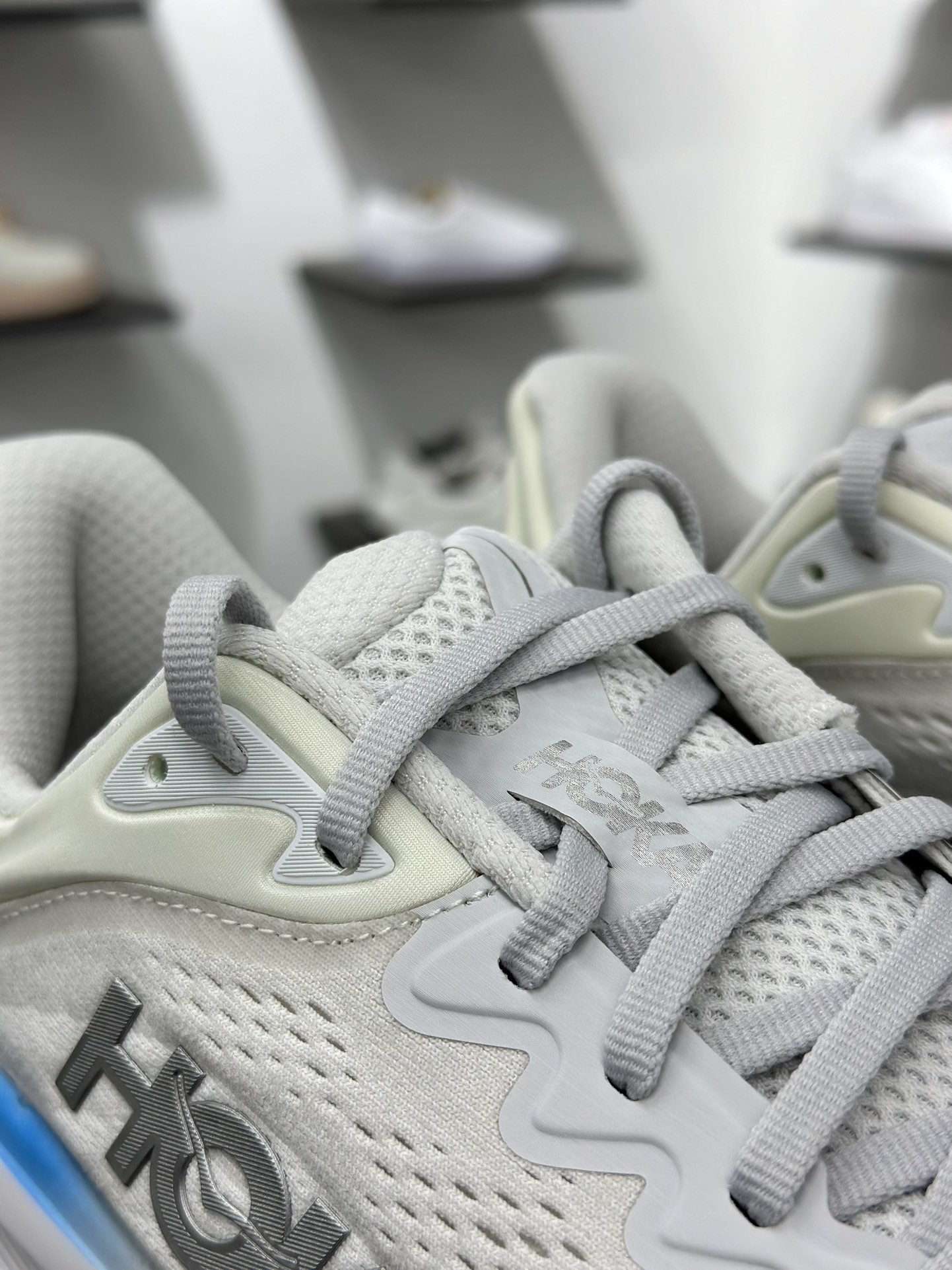 200 HOKA ONE ONE Bondi 9 低帮专业越野跑步鞋 1162012-Chinese UA Cheap High Quatity Brand Clothes Bags handbags Sneakers wholesale wholesaler seller from China Factory suppliers Fashion Clothing Shoes best Quality Beautiful Price 200 HOKA ONE ONE Bondi 9 低帮专业越野跑步鞋 1162012