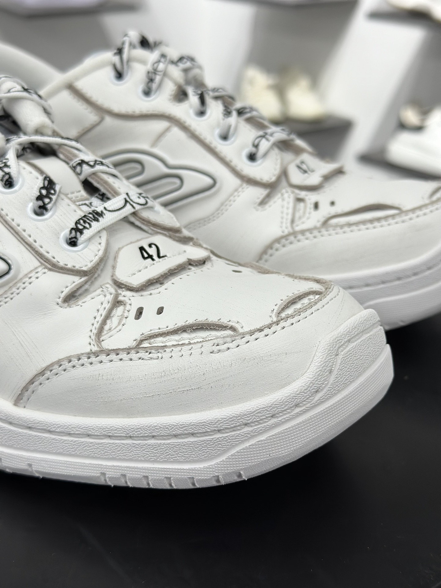 420 Balenciaga Hamptons Worn-Out 巴黎世家十八18代 牛皮革 圆头系带 低帮 生活休闲鞋板鞋 841765 1765WCURS-Chinese UA Cheap High Quatity Brand Clothes Bags handbags Sneakers wholesale wholesaler seller from China Factory suppliers Fashion Clothing Shoes best Quality Beautiful Price 420 Balenciaga Hamptons Worn-Out 巴黎世家十八18代 牛皮革 圆头系带 低帮 生活休闲鞋板鞋 841765 1765WCURS