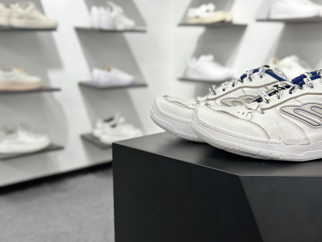 420 Balenciaga Hamptons Worn-Out 巴黎世家十八18代 牛皮革 圆头系带 低帮 生活休闲鞋板鞋 841765 WCURB 9414