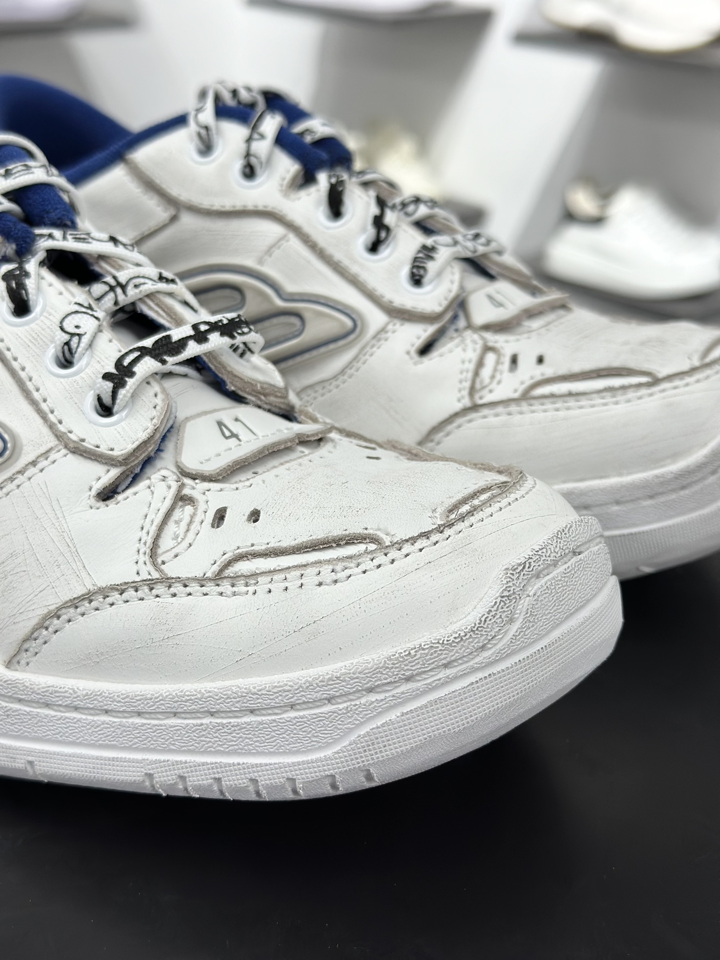 420 Balenciaga Hamptons Worn-Out 巴黎世家十八18代 牛皮革 圆头系带 低帮 生活休闲鞋板鞋 841765 WCURB 9414