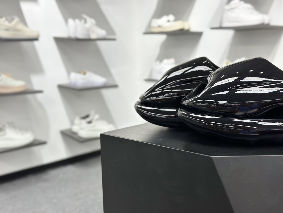 260 吴建豪-XVESSEL 鲸碳号 碳纤科技 防滑耐磨面包拖鞋 S23X11-Chinese UA Cheap High Quatity Brand Clothes Bags handbags Sneakers wholesale wholesaler seller from China Factory suppliers Fashion Clothing Shoes best Quality Beautiful Price 260 吴建豪-XVESSEL 鲸碳号 碳纤科技 防滑耐磨面包拖鞋 S23X11