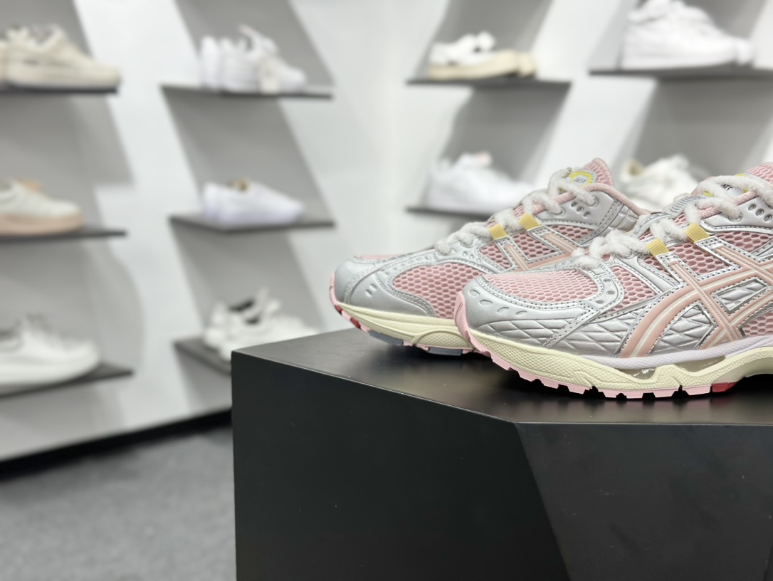 220 Senna x Asics Gel-Kayano 14 粉色 联名亚瑟士14代 纳米纤维气垫百搭休闲运动慢跑鞋 1203A865-702-Chinese UA Cheap High Quatity Brand Clothes Bags handbags Sneakers wholesale wholesaler seller from China Factory suppliers Fashion Clothing Shoes best Quality Beautiful Price 220 Senna x Asics Gel-Kayano 14 粉色 联名亚瑟士14代 纳米纤维气垫百搭休闲运动慢跑鞋 1203A865-702