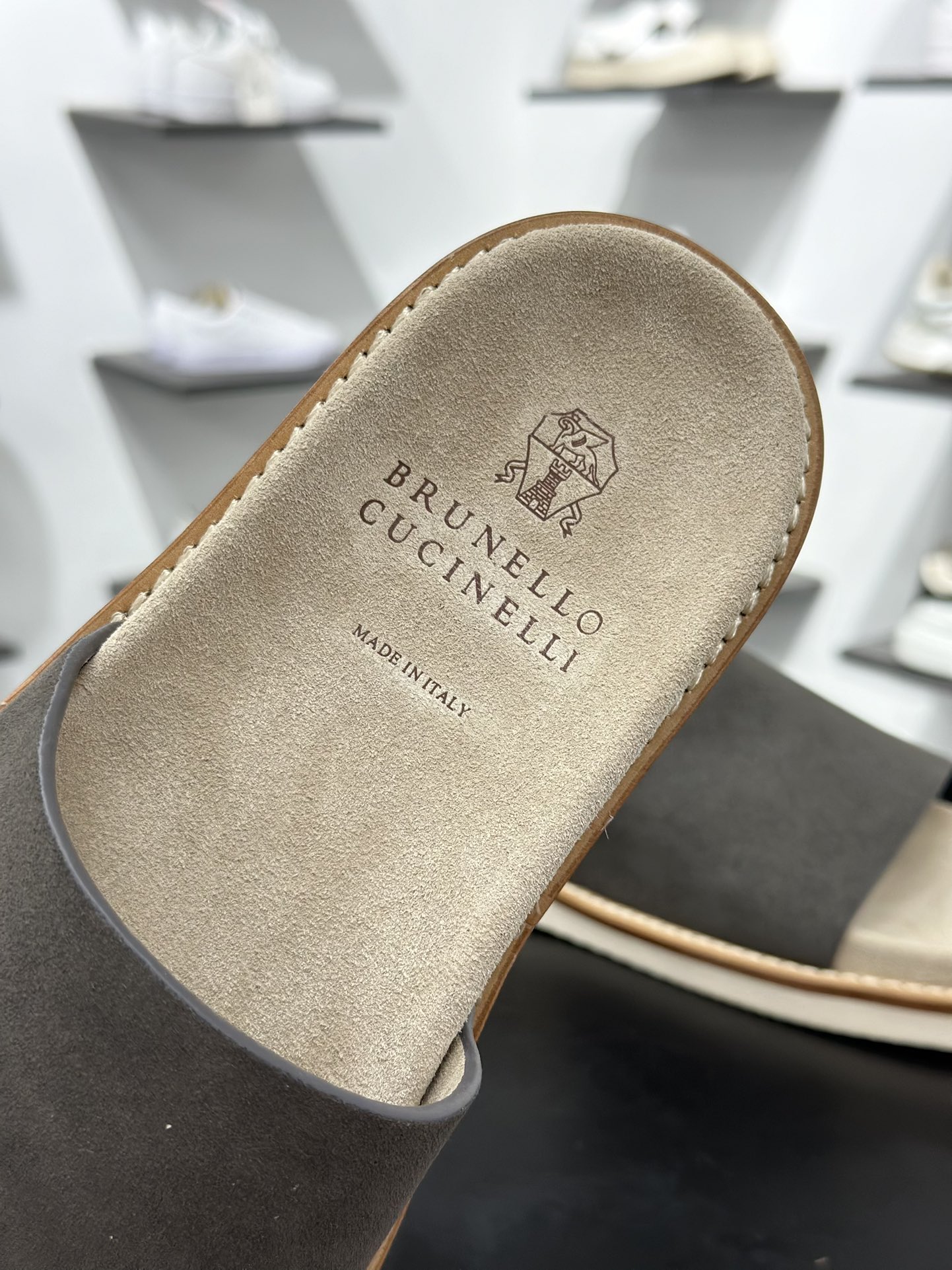 260 顶奢老钱品牌 Brunello Cucinelli 布鲁内洛.库奇内利 BC 绒面革 露趾防滑一字拖鞋-Chinese UA Cheap High Quatity Brand Clothes Bags handbags Sneakers wholesale wholesaler seller from China Factory suppliers Fashion Clothing Shoes best Quality Beautiful Price 260 顶奢老钱品牌 Brunello Cucinelli 布鲁内洛.库奇内利 BC 绒面革 露趾防滑一字拖鞋