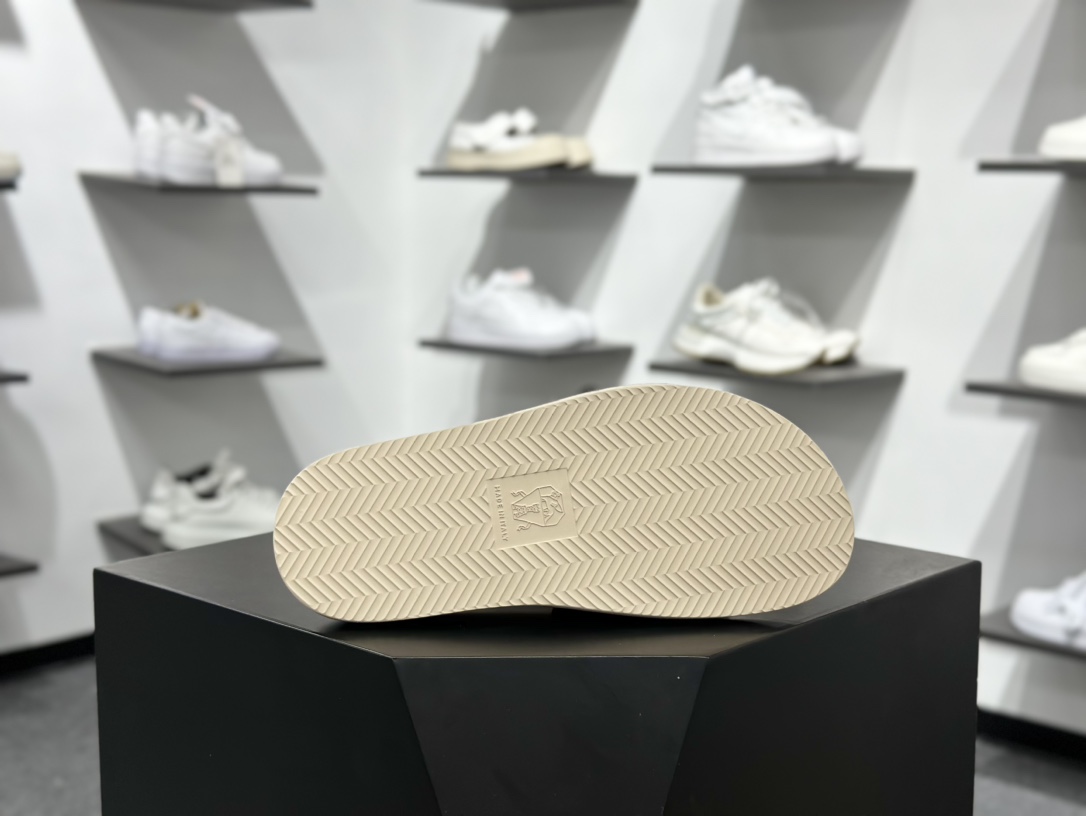 260 顶奢老钱品牌 Brunello Cucinelli 布鲁内洛.库奇内利 BC 绒面革 露趾防滑一字拖鞋-Chinese UA Cheap High Quatity Brand Clothes Bags handbags Sneakers wholesale wholesaler seller from China Factory suppliers Fashion Clothing Shoes best Quality Beautiful Price 260 顶奢老钱品牌 Brunello Cucinelli 布鲁内洛.库奇内利 BC 绒面革 露趾防滑一字拖鞋