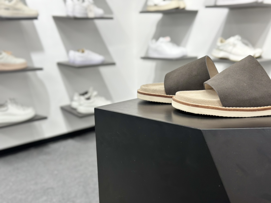 260 顶奢老钱品牌 Brunello Cucinelli 布鲁内洛.库奇内利 BC 绒面革 露趾防滑一字拖鞋-Chinese UA Cheap High Quatity Brand Clothes Bags handbags Sneakers wholesale wholesaler seller from China Factory suppliers Fashion Clothing Shoes best Quality Beautiful Price 260 顶奢老钱品牌 Brunello Cucinelli 布鲁内洛.库奇内利 BC 绒面革 露趾防滑一字拖鞋