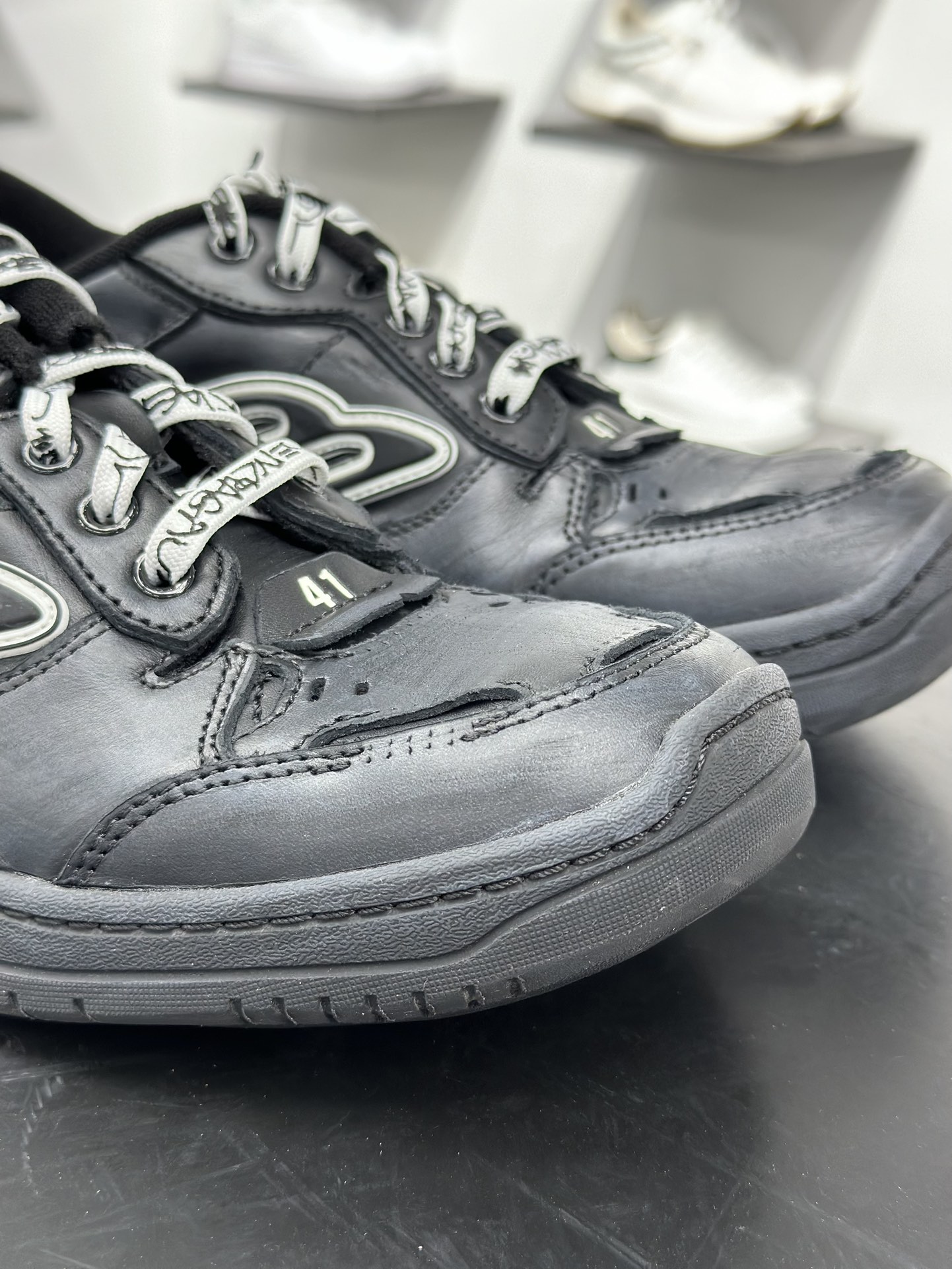 420 Balenciaga Hamptons Worn-Out 巴黎世家十八18代 牛皮革 圆头系带 低帮 生活休闲鞋板鞋 841765 WCURB 1000-Chinese UA Cheap High Quatity Brand Clothes Bags handbags Sneakers wholesale wholesaler seller from China Factory suppliers Fashion Clothing Shoes best Quality Beautiful Price 420 Balenciaga Hamptons Worn-Out 巴黎世家十八18代 牛皮革 圆头系带 低帮 生活休闲鞋板鞋 841765 WCURB 1000