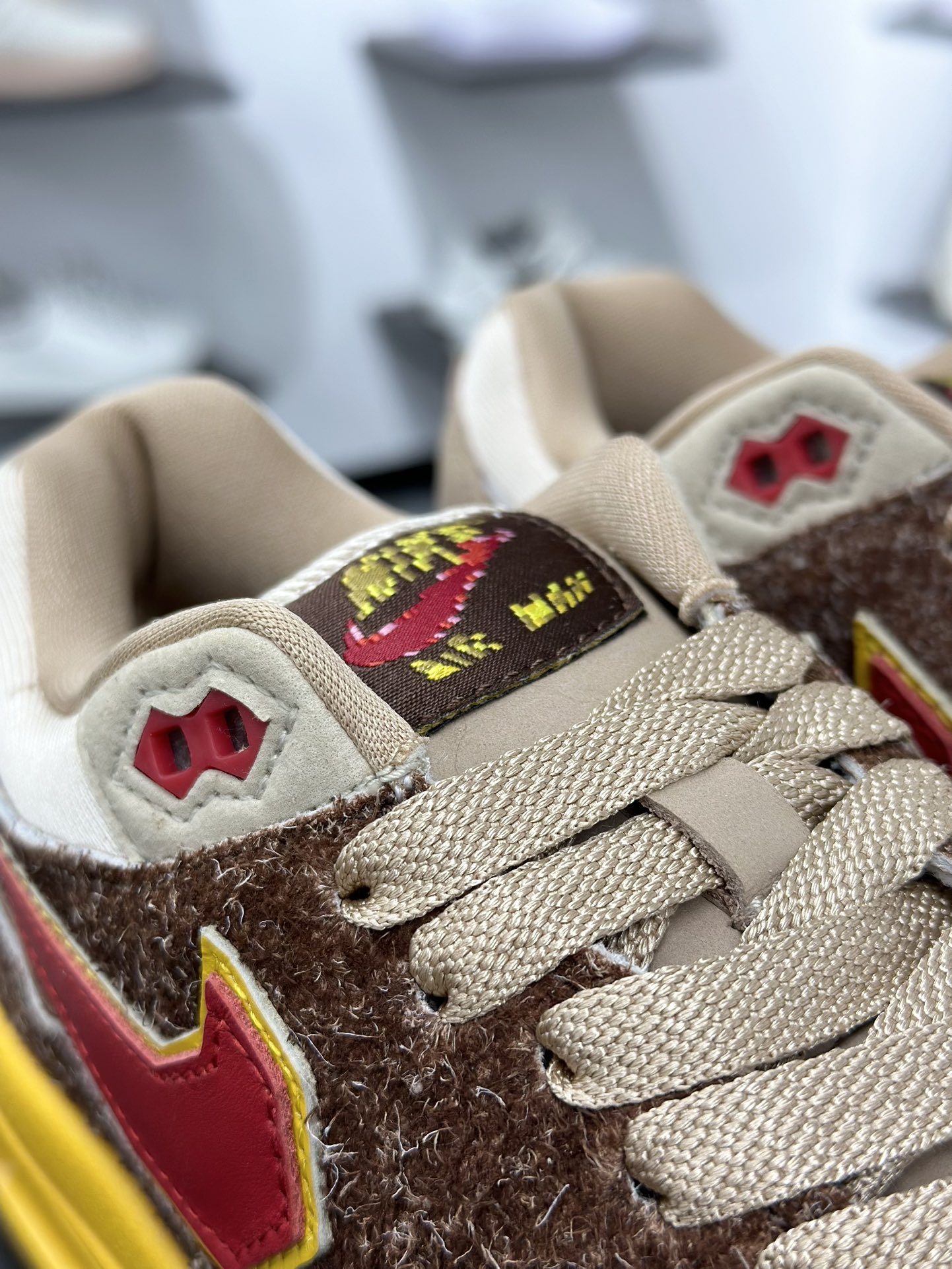 400 Nike Air Max 1 ”Big Head Origins” 大金刚 复古休闲跑鞋 HV5776-200-Chinese UA Cheap High Quatity Brand Clothes Bags handbags Sneakers wholesale wholesaler seller from China Factory suppliers Fashion Clothing Shoes best Quality Beautiful Price 400 Nike Air Max 1 ”Big Head Origins” 大金刚 复古休闲跑鞋 HV5776-200